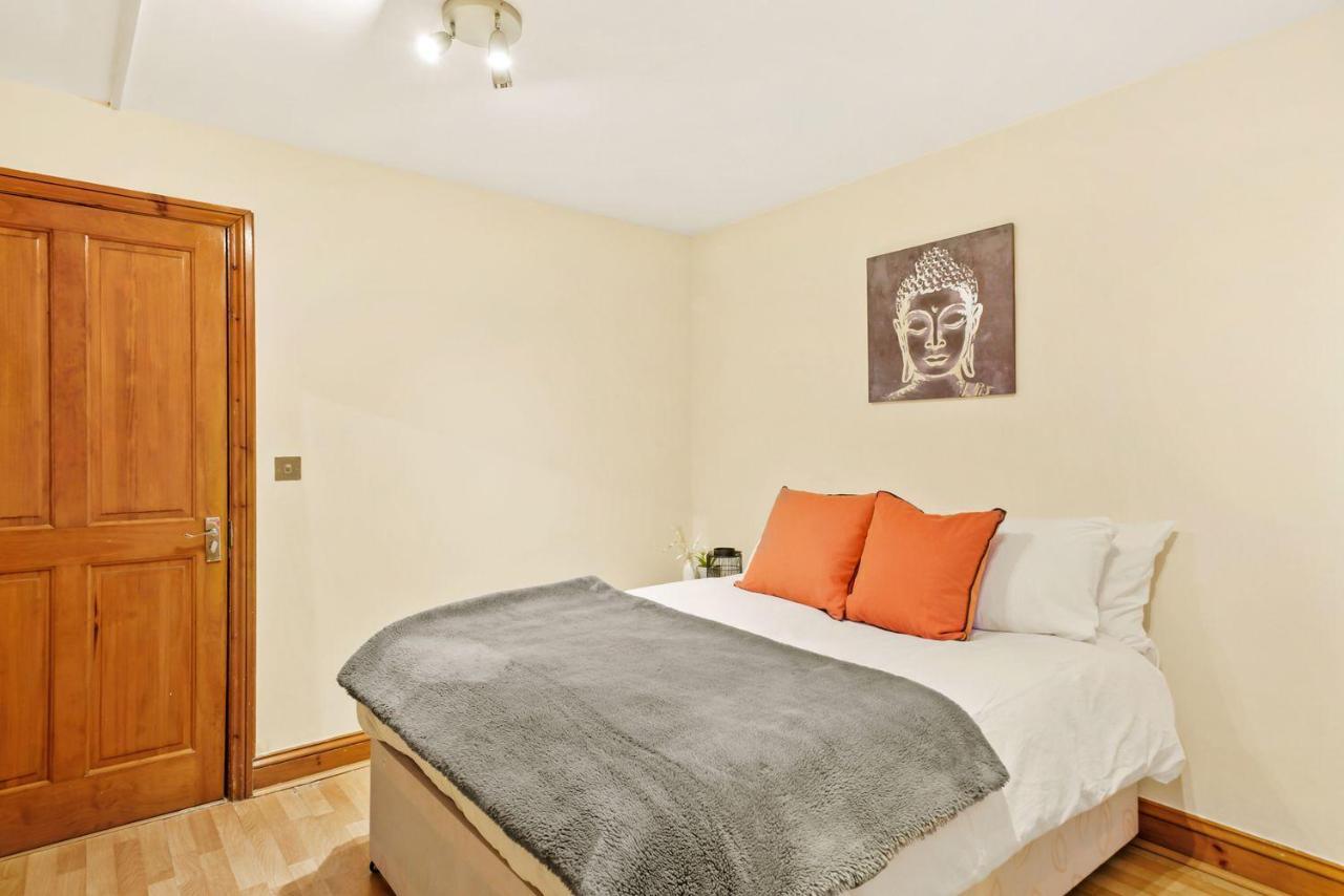 Westway Hububb Guest house