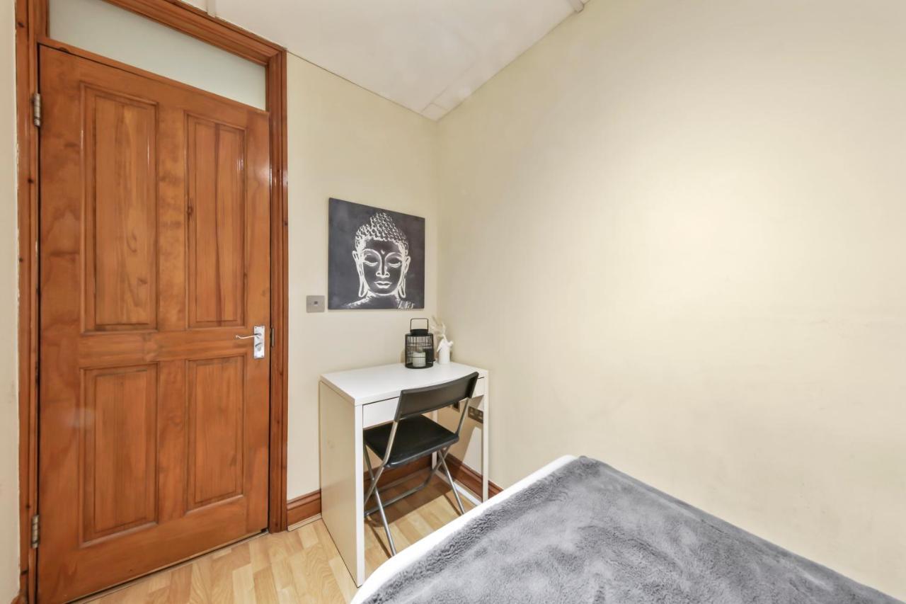 Westway Hububb Guest house *