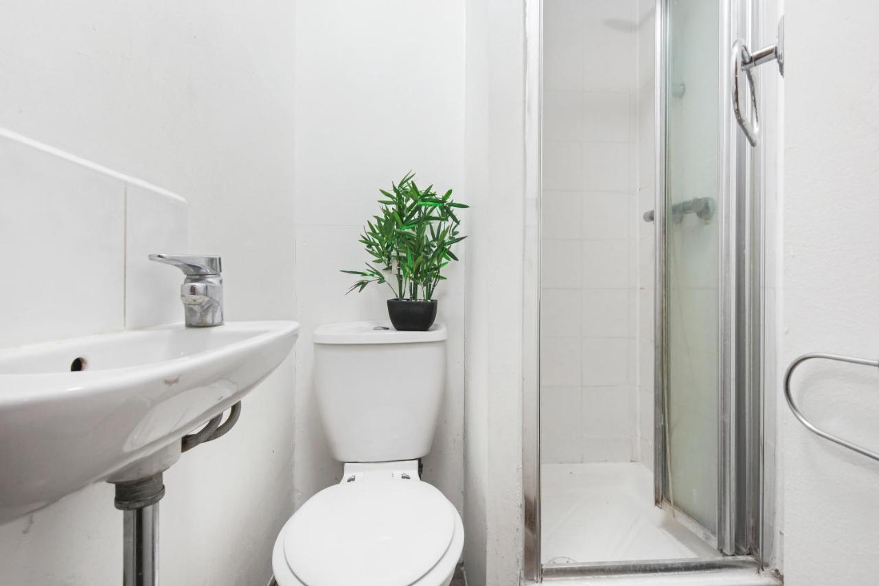 Guest house Westway Hububb London