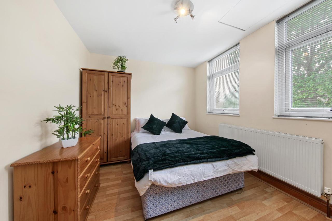 Westway Hububb Guest house
