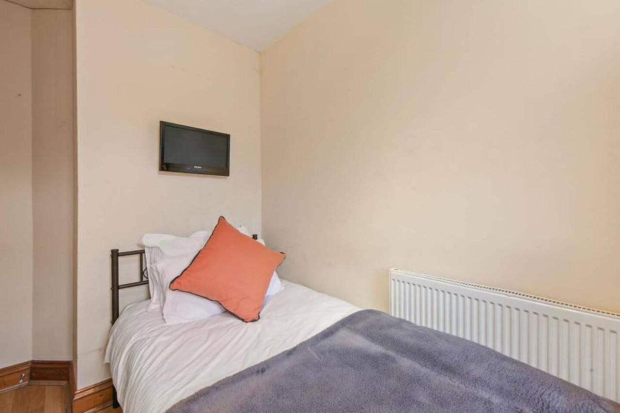 Westway Hububb Guest house